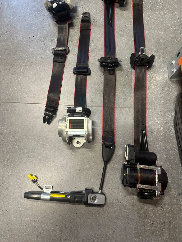 фото №8, Pas ремені безпеки перед задня q3 rsq3 83a оригінал idealne czerwona nić