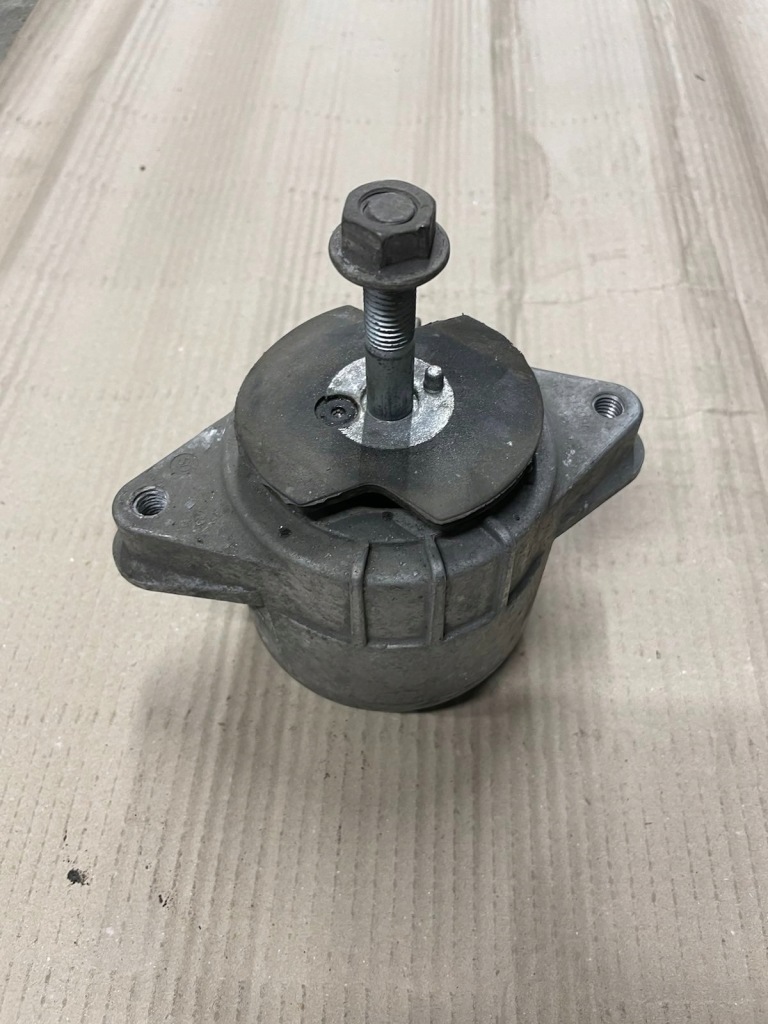 фото №1, Подушка подвеска двигателя правая porsche 970 panamera