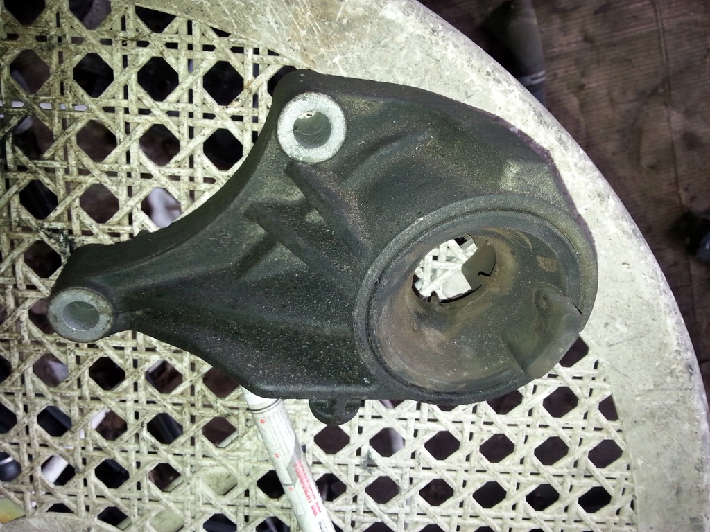 фото №1, Opel meriva a - кронштейн двигуна 24415545