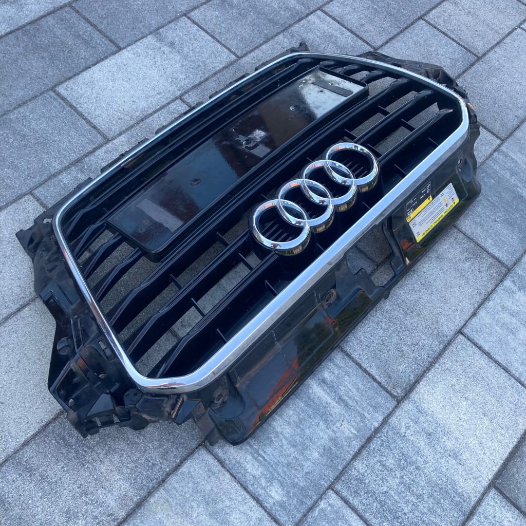 Audi a3 8v 2012- решётка радиатора решётка радиатора бампера перед s-line 8v3853037 / 8v3853651 Недорого