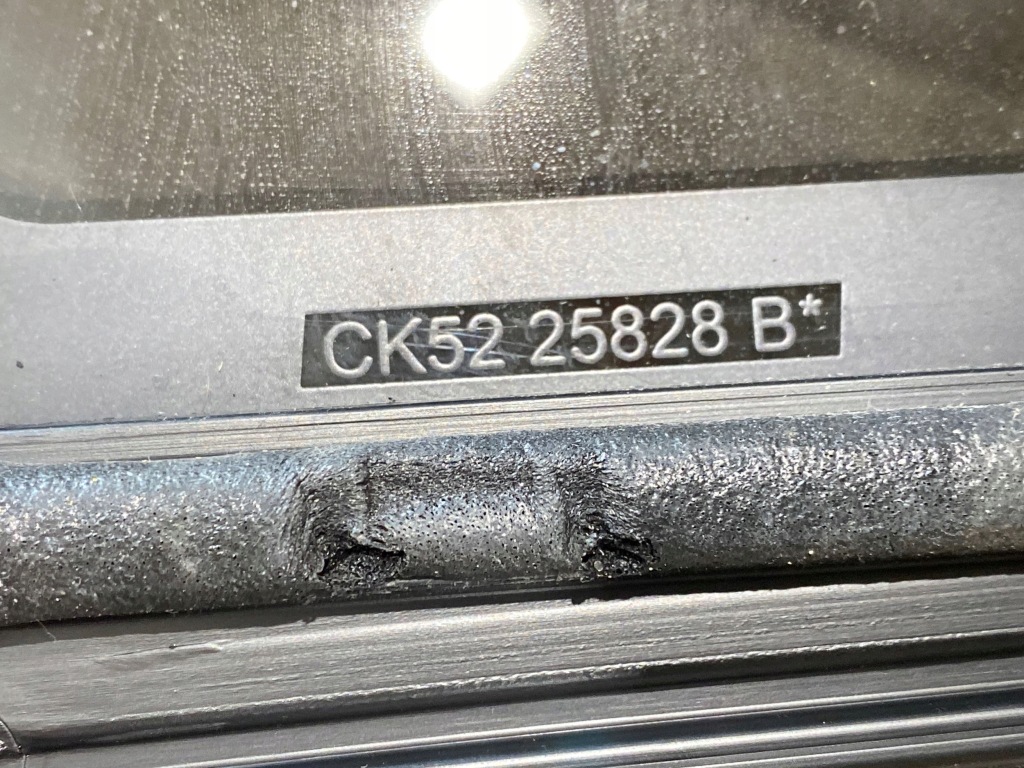 Стекло дверь правый  задняя 20 год задний podwójnie range rover l405 оригинальный номер ck5225828 в Украине