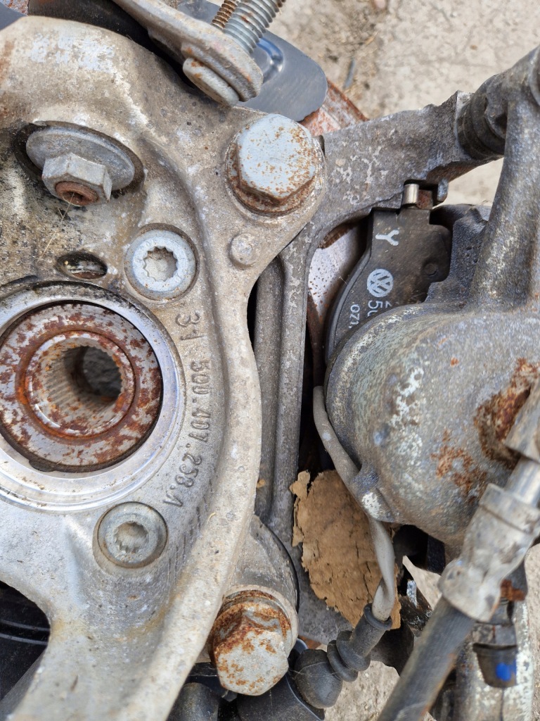 фото №5, Audi q3 83a амортизационная стойка амортизатор поворотный кулак ступица 5qf413031bg 5q0407258a правый