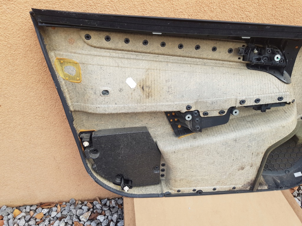 Обшивка двері правий перед opel astra h 5 двері чорний матеріал європа гарний Недорого