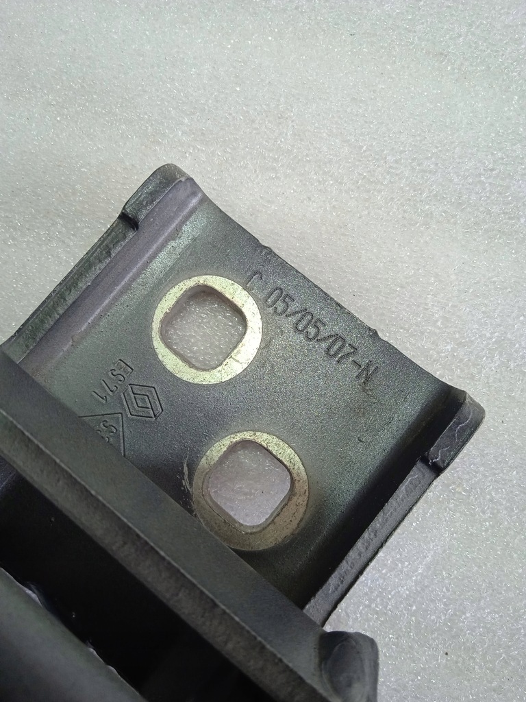 фото №4, Renault clio iii петля дверь правый перед 305763e