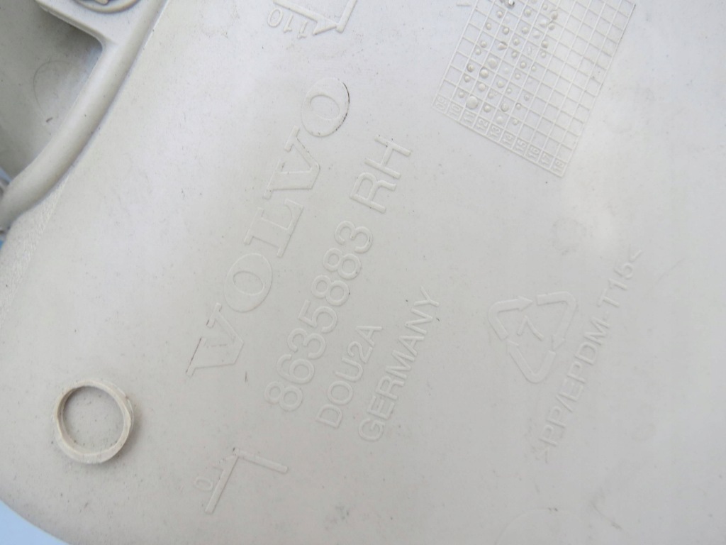 Обшивка дверь правая  задний volvo s60 2 v60 2 8686855 в Украине