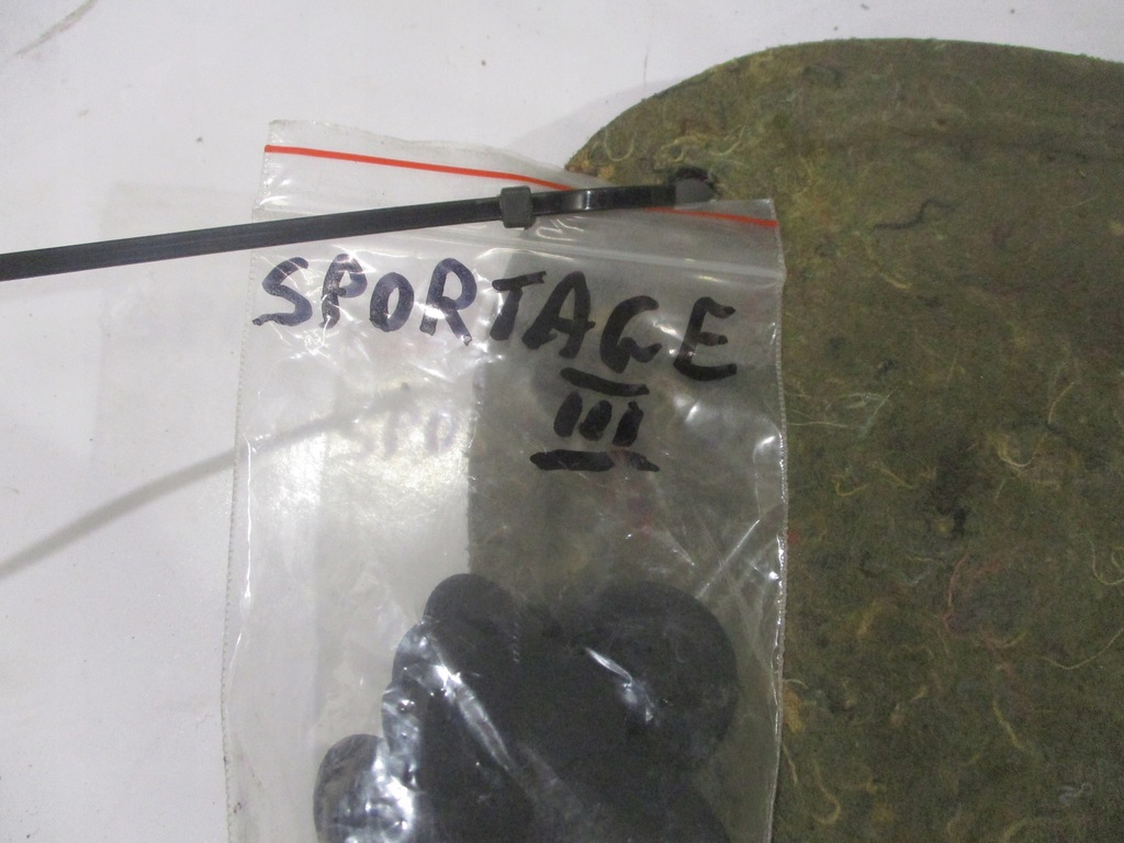фото №12, Шумоизоляция капот подкрылок + клипсы комплект kia sportage iii 3 10-14