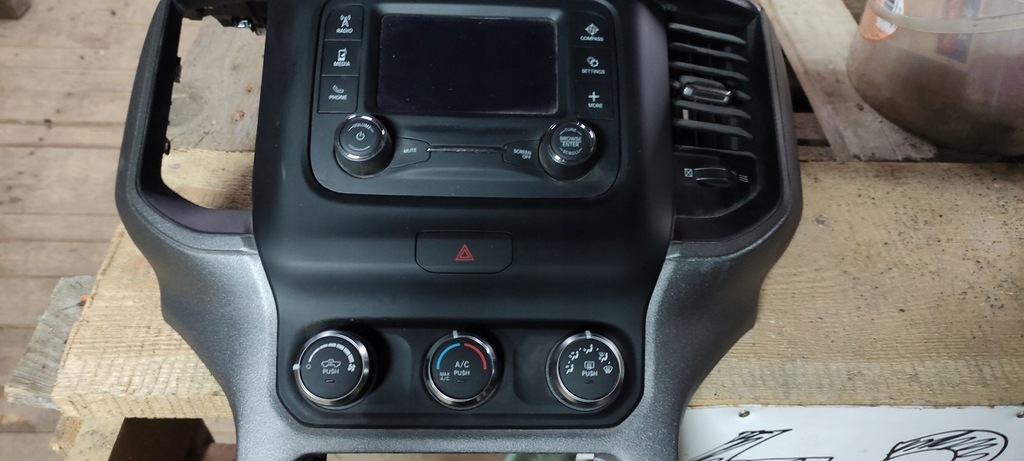 фото №1, Панель кондиционера воздуховод dodge ram 1500 2019- 68340281ad