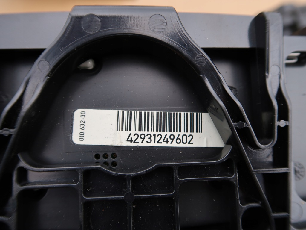 фото №3, Bmw f80 f30 лампа osduweanie люк sos