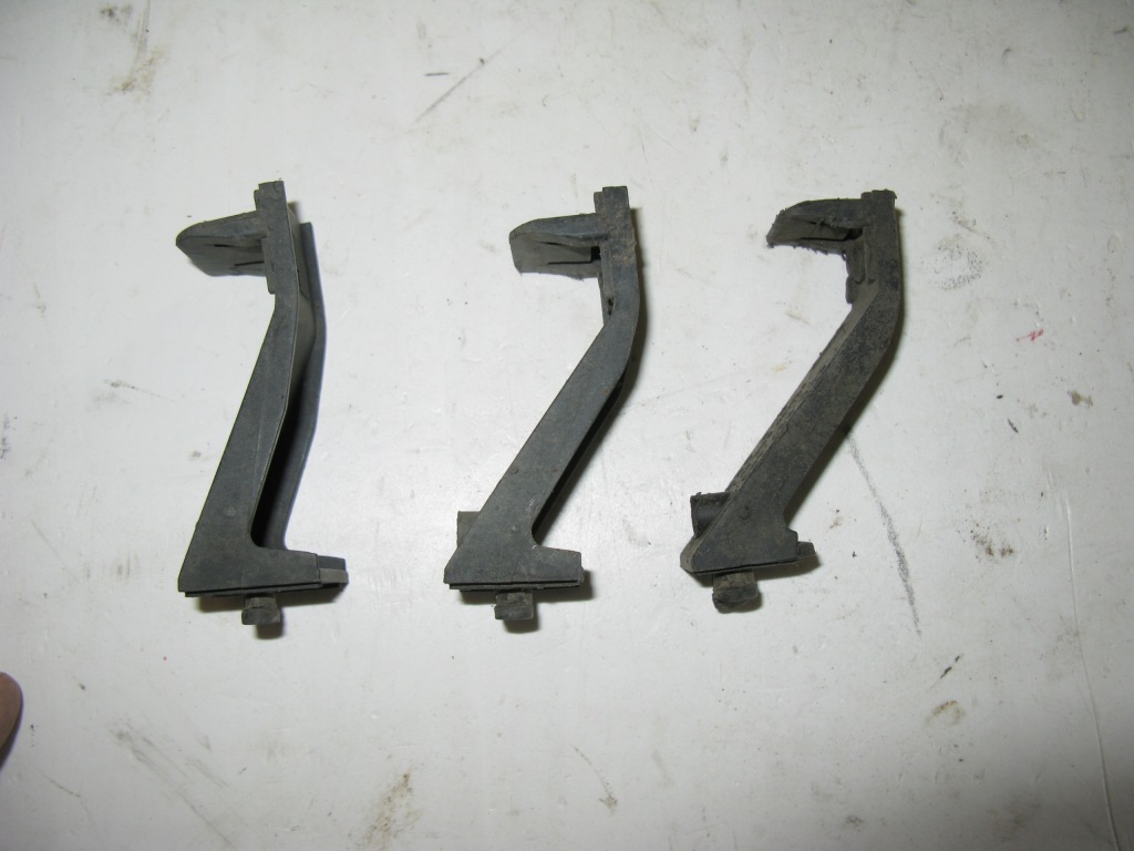 фото №1, Audi a4 b5 кронштейн кронштейн накладка бампера задня