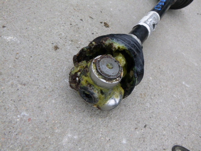 фото №3, Приводной вал левая перед citroen c3 iii 9677476580