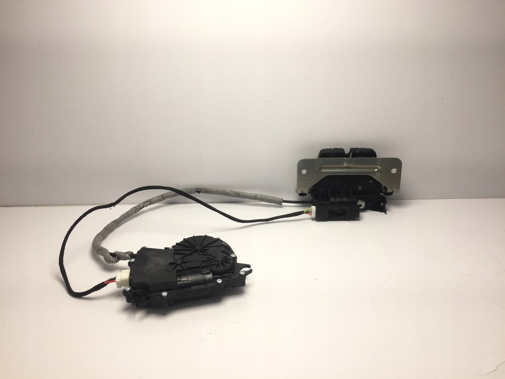 фото №1, Bmw x6 f16 замок доводчик крышки багажника