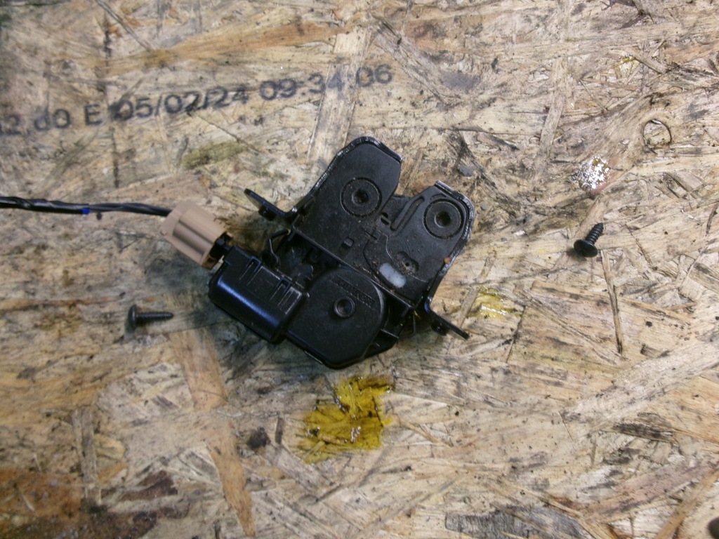 фото №1, Renault twingo iii замок крышки задняя багажника