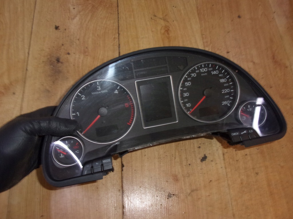 фото №1, Audi a4 b7 счетчик приборы europa 3.0 tdi