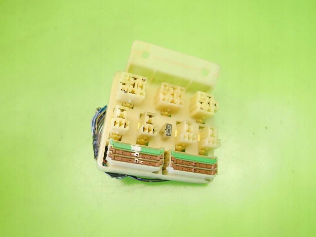 фото №9, Коробка реле mitsubishi carisma i 1.8 gdi