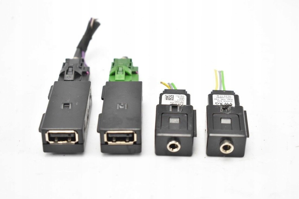 фото №1, Разъём port вход aux 5q0035724 fabia iii rapid