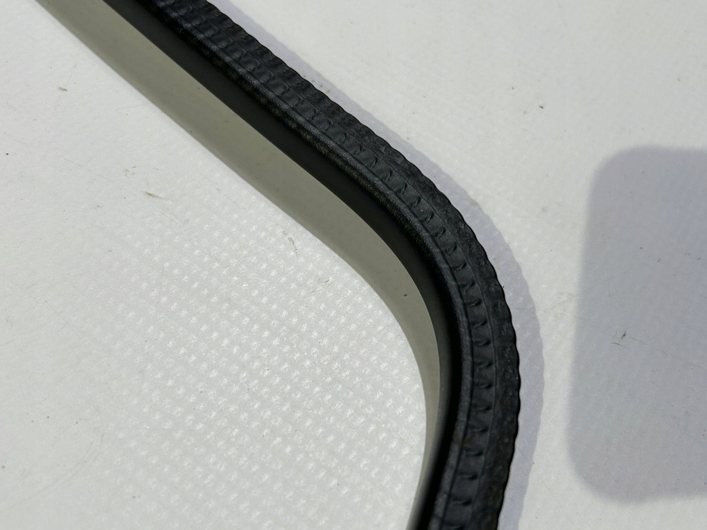 фото №9, Гумовий елемент прокладка люк дах dodge challenger 2015r-