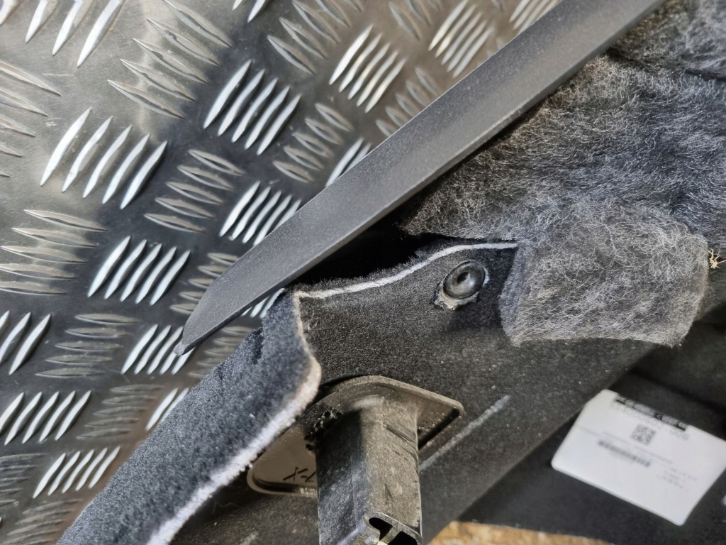 2022 mercedes-benz gls x167 панель бардачка колеса запасного a1676900506 Оригінал