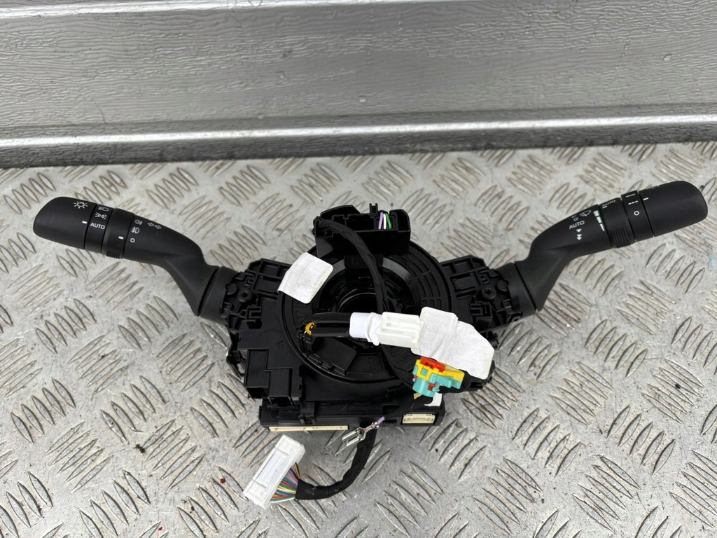 фото №1, Toyota yaris cross переключатель лента zwijał 89245-k0020