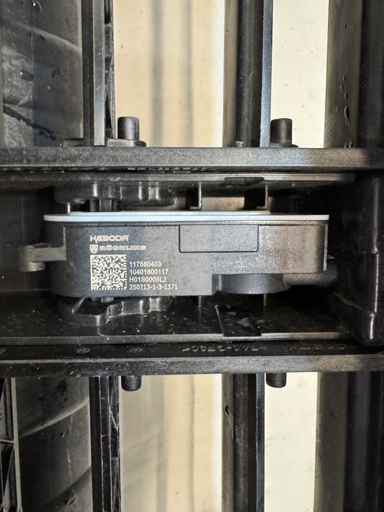 фото №10, Volvo ex30 ex-30 23- впуск шторка жалюзи воздуховод воздуха 80005258