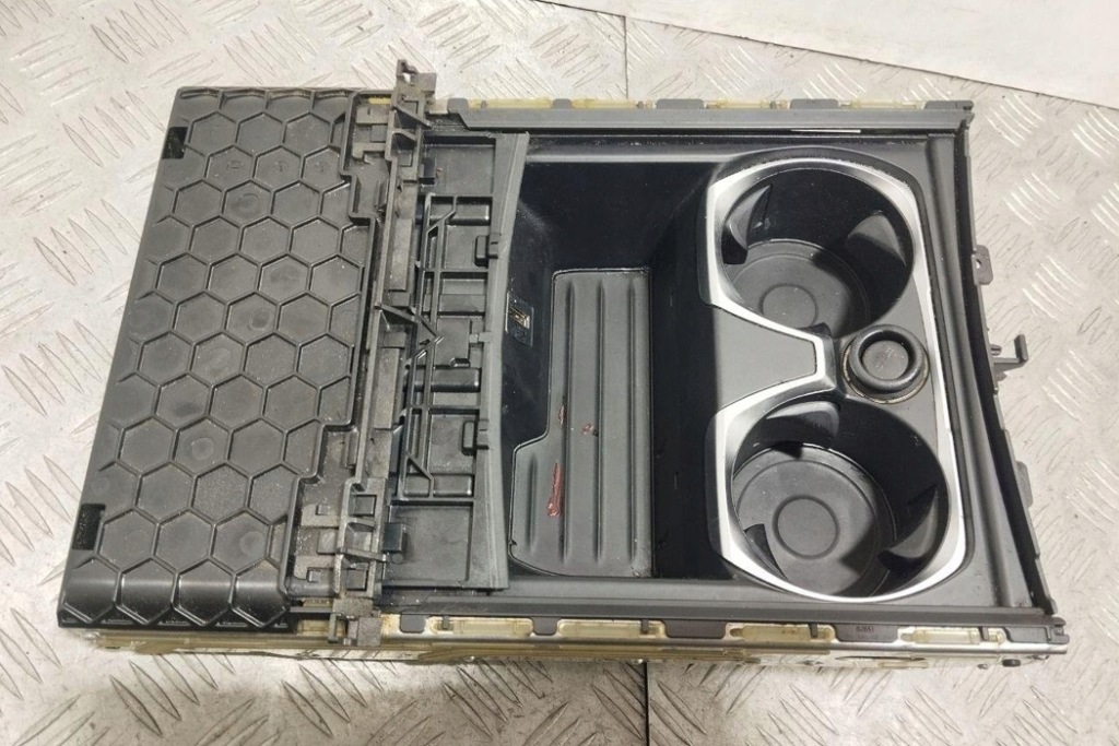 фото №7, Кронштейн na чашки bmw 7 g11, g12 9302629 бензиновий 330kw 2016