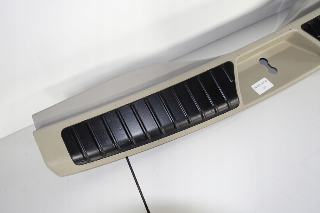 Mercedes w164 x164 gl накладка поперечина багажника молдинг задний  1646901087 в Украине