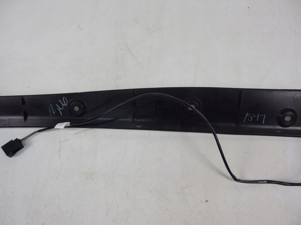 Молдинг кришки багажника ліва задня tesla x Зі Шроту