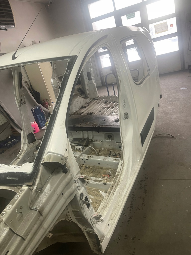 фото №1, Peugeot partner 2011 блок двигателя крышный правый левый