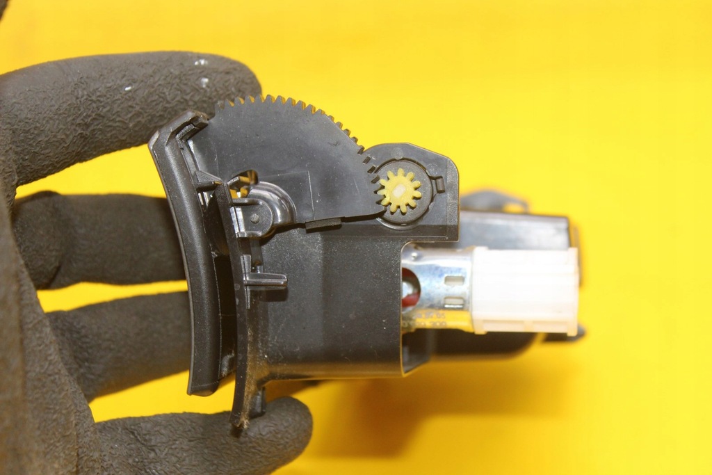 фото №8, Попільничка бардачок перед vw passat b6 3c0863284