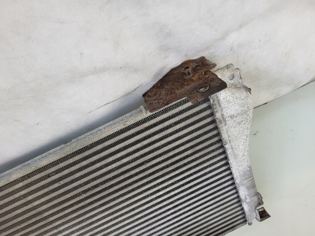 Радиатор воздуха интеркулер toyota auris e15 2.2 d-cat в Украине