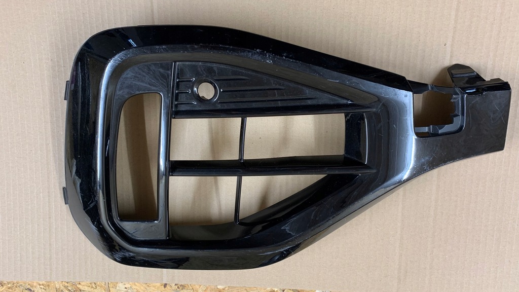 фото №1, T-roc r-line правая решётка бампера 2ga853190