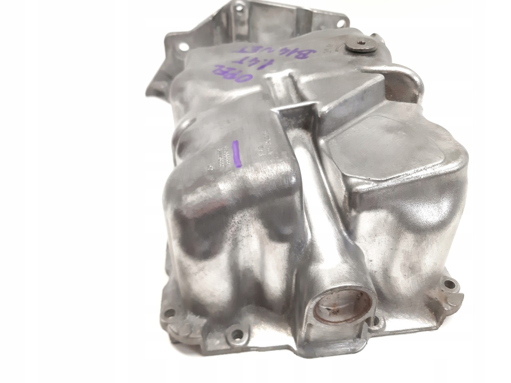 Opel 1.4 turbo піддон масляна 55562729 55568035 Недорого