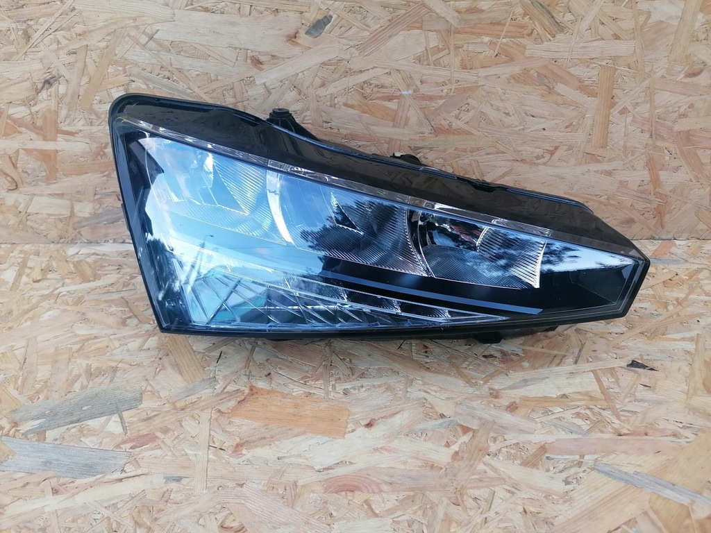 фото №1, Лампа правая фара правый skoda scala 657 led 2019-