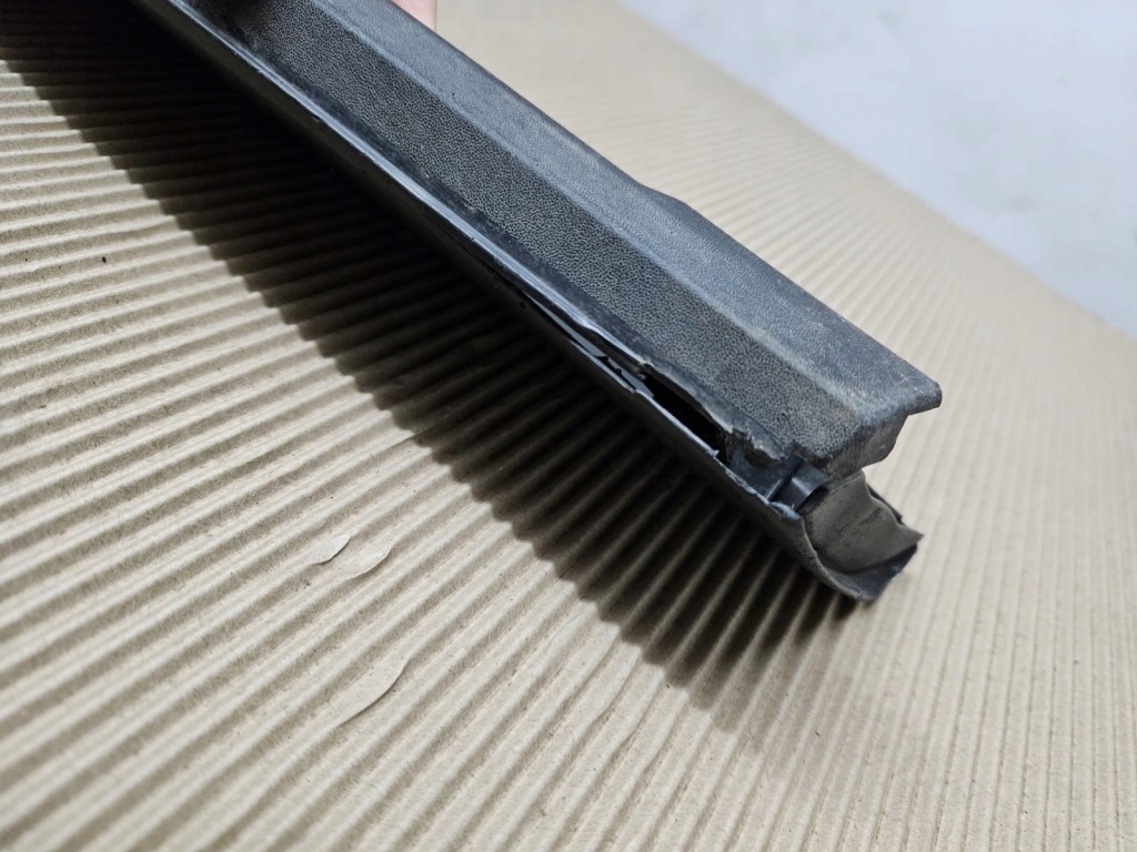 фото №3, Toyota rav4 iv 2018 - молдинг дверь перед l