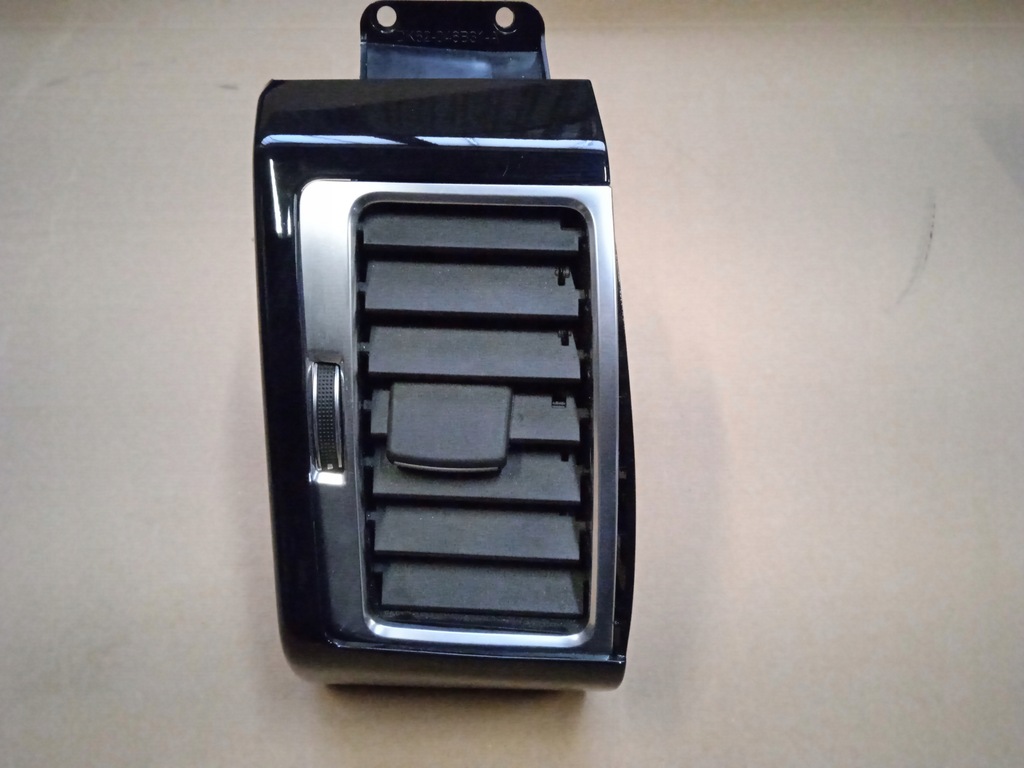 фото №1, Левая решётка обдув land rover discovery v 5