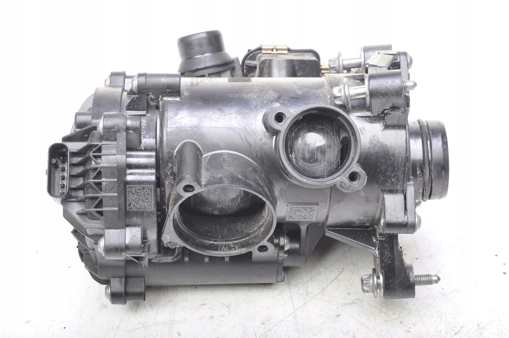 фото №9, Bmw f44 m235i 2.0 корпус термостата 0631943