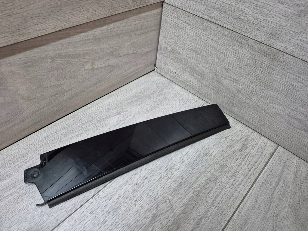 фото №1, Audi q3 8u 8u0839902 молдинг / прокладка стекло дверь задних