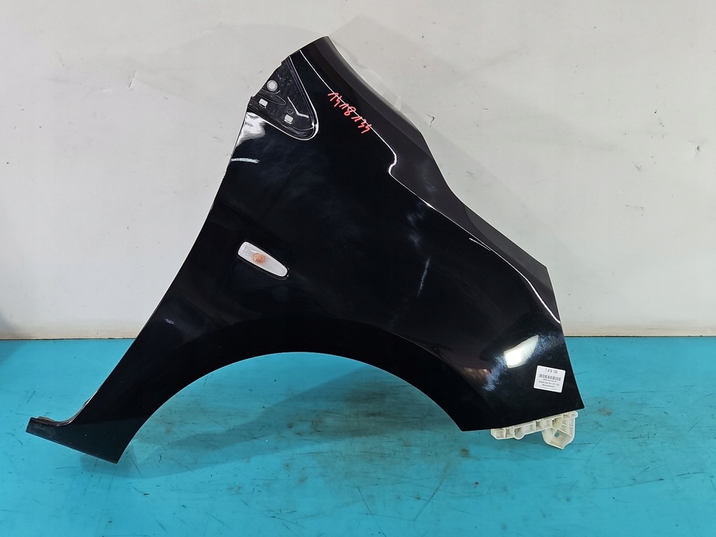фото №1, Крыло перед правый mitsubishi space star ii 2 чёрный x08