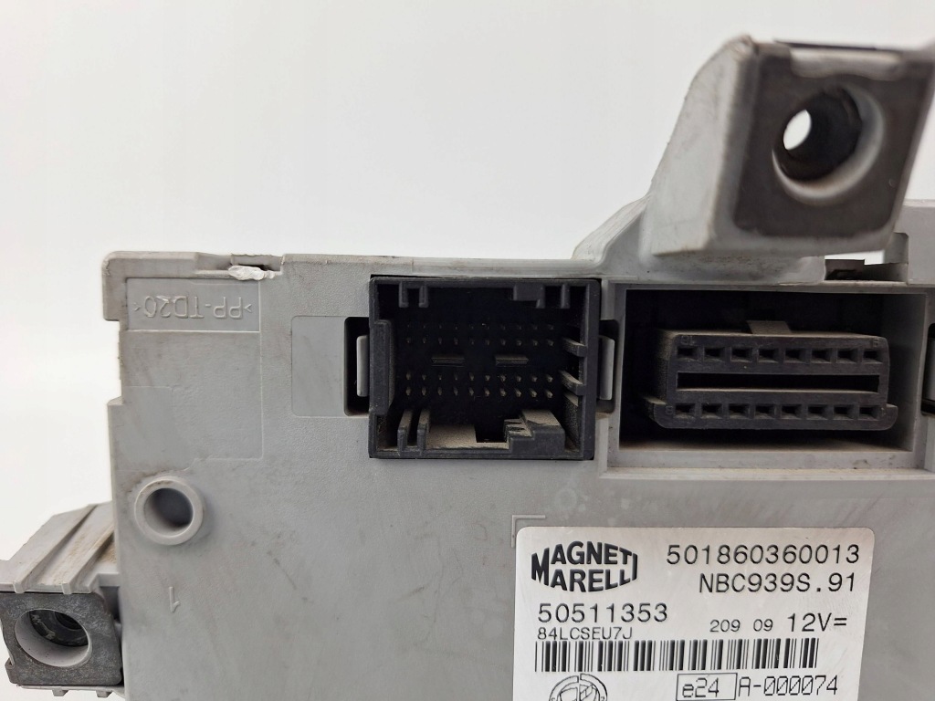 Коробка запобіжників alfa romeo stelvio 50511353 Зі Шроту