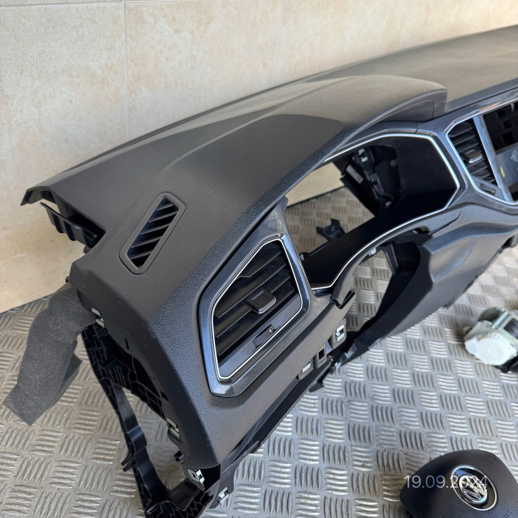 фото №8, Панель приладів комплектна подушка безпеки консоль ремені панель приладів vw volkswagen t-roc 2ga 2019 rok