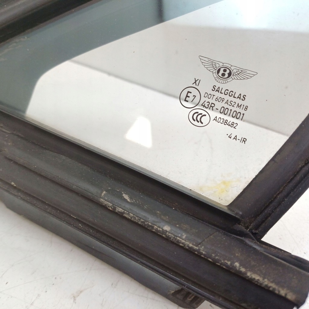 фото №9, 2015 bentley flying spur стекло треугольное 4w0837439