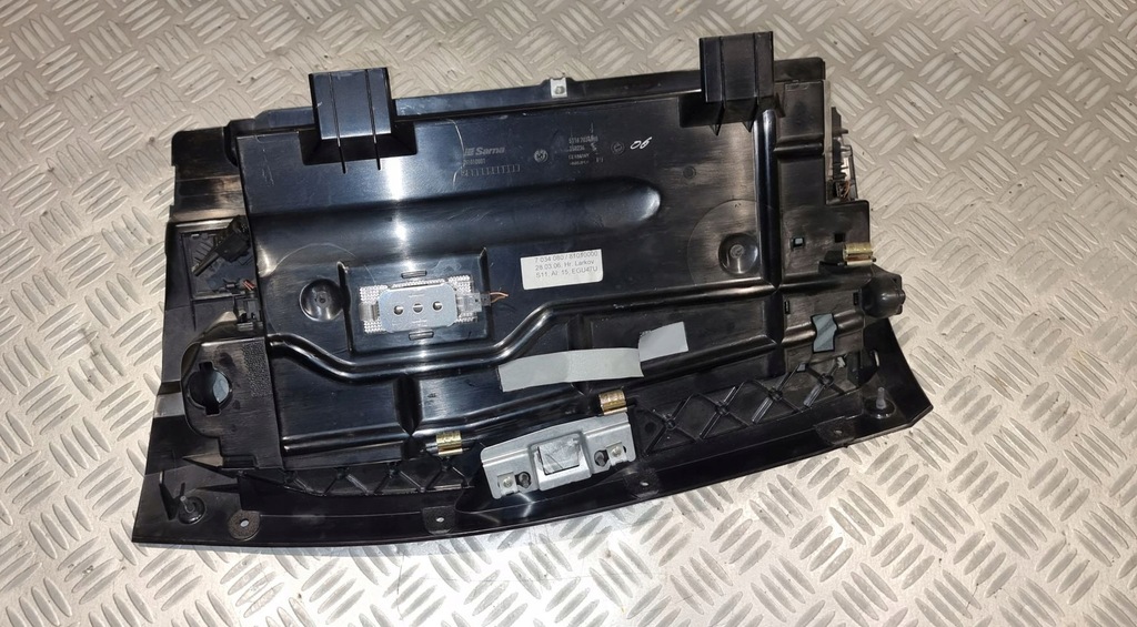 фото №6, Bmw 5 e60 e61 рамка каркас корпус бардачка пассажира 7034080 лампа 6962040