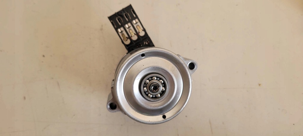 фото №1, Двигатель насоса масла dq200 dsg 0am325583e