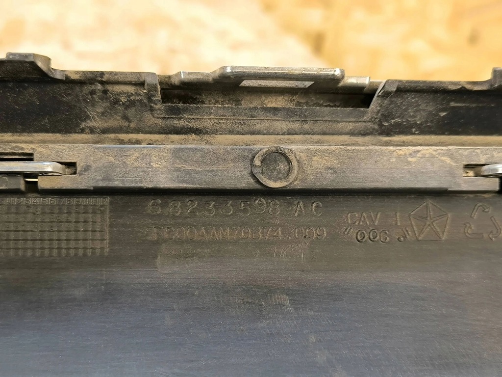 фото №9, Chrysler pacifica 2018 молдинг нижня бампера заднього