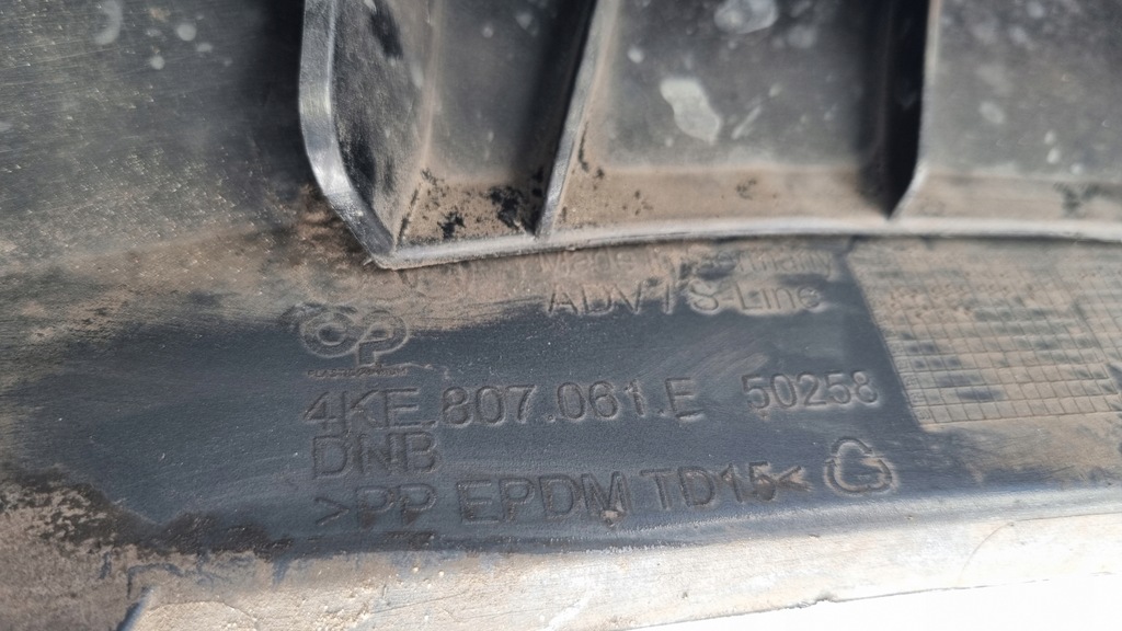 фото №16, Audi q8 e-tron etron кутик бампер передній перед кутик решітка підкрилок