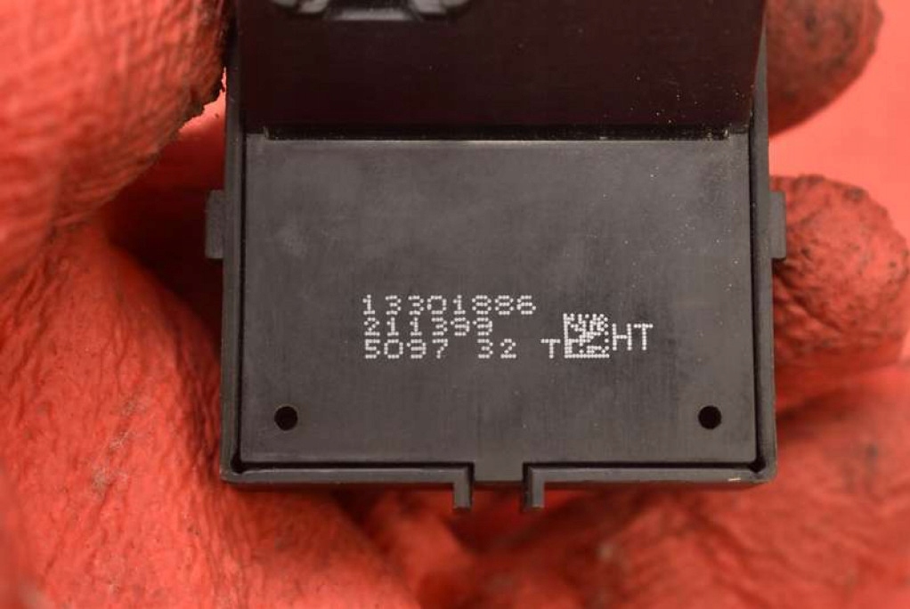 Выключатель подъёма стекло правый перед 13301886 opel astra 4 iv j 11-20 с Разборки