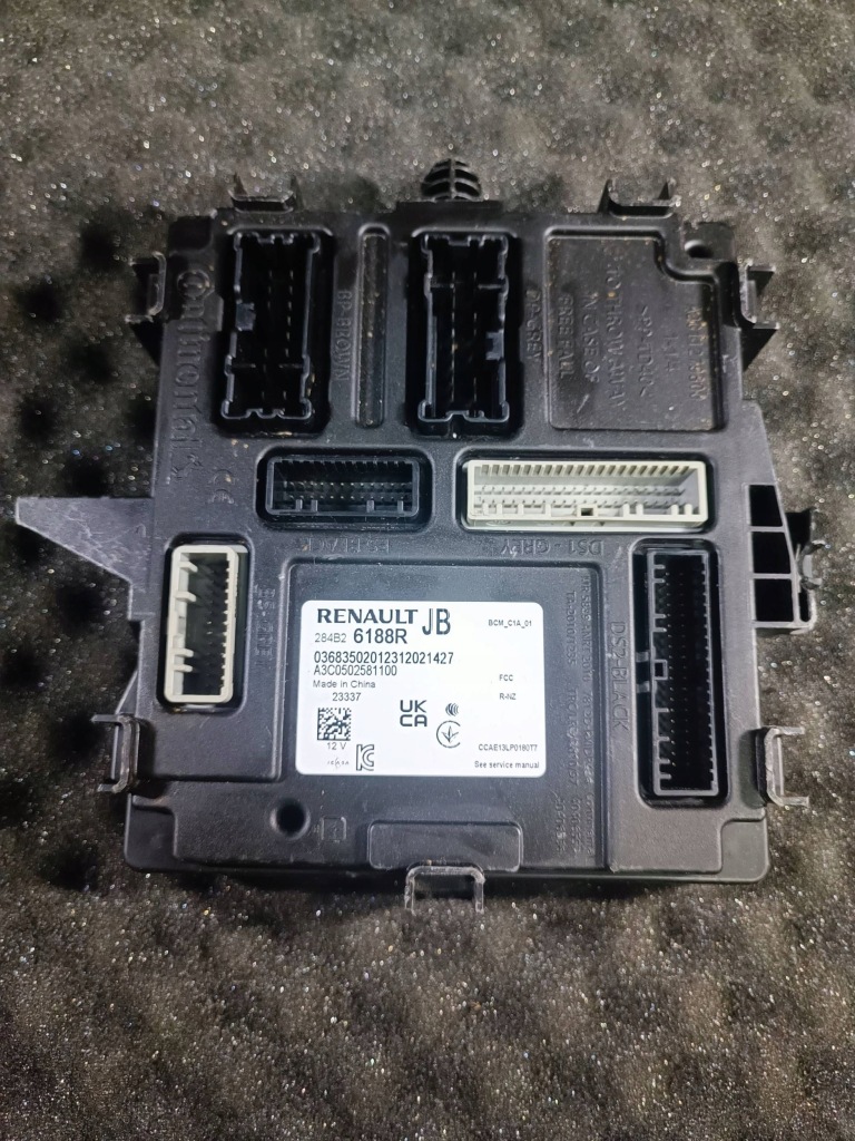 Купити Renault clio блок керування / модуль комфорту 1.6 e-tech 140 full hybrid 2024