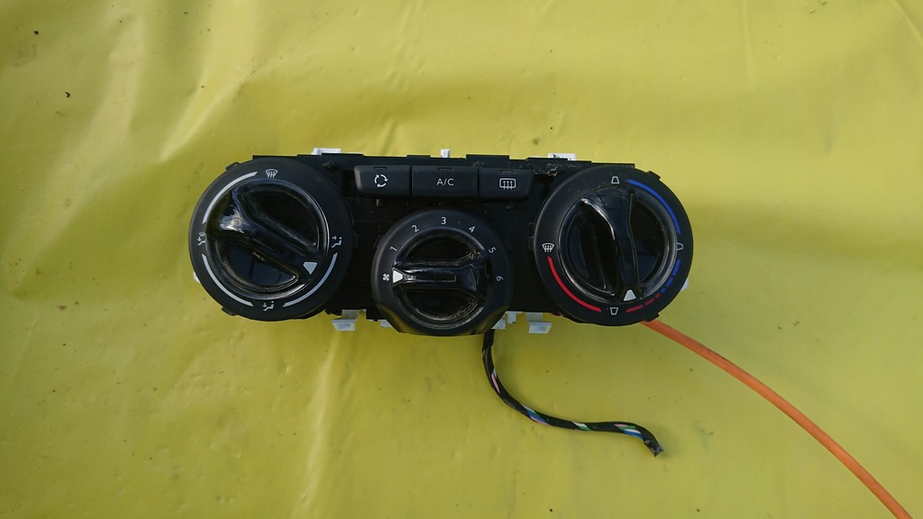 фото №1, Peugeot 208 панель керування вентиляція кондиціонер