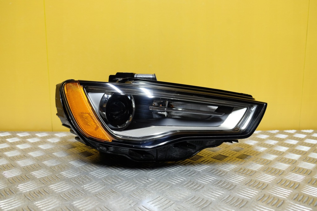 фото №1, Audi a3 s3 8v 2013- фара лампа ксенон правая usa