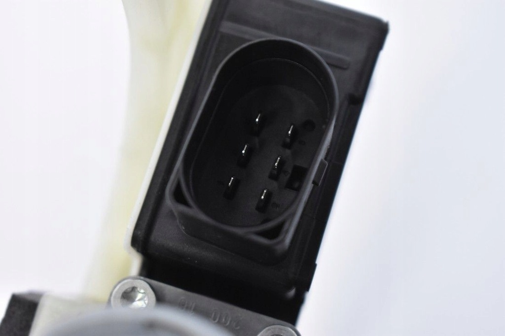 фото №8, Механизм шторка правый audi a4 b9 8w9863560