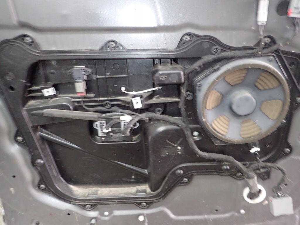 фото №11, Land rover discovery v l462 дверь перед передние левая полный стекло n133